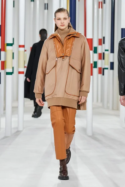 Look 32